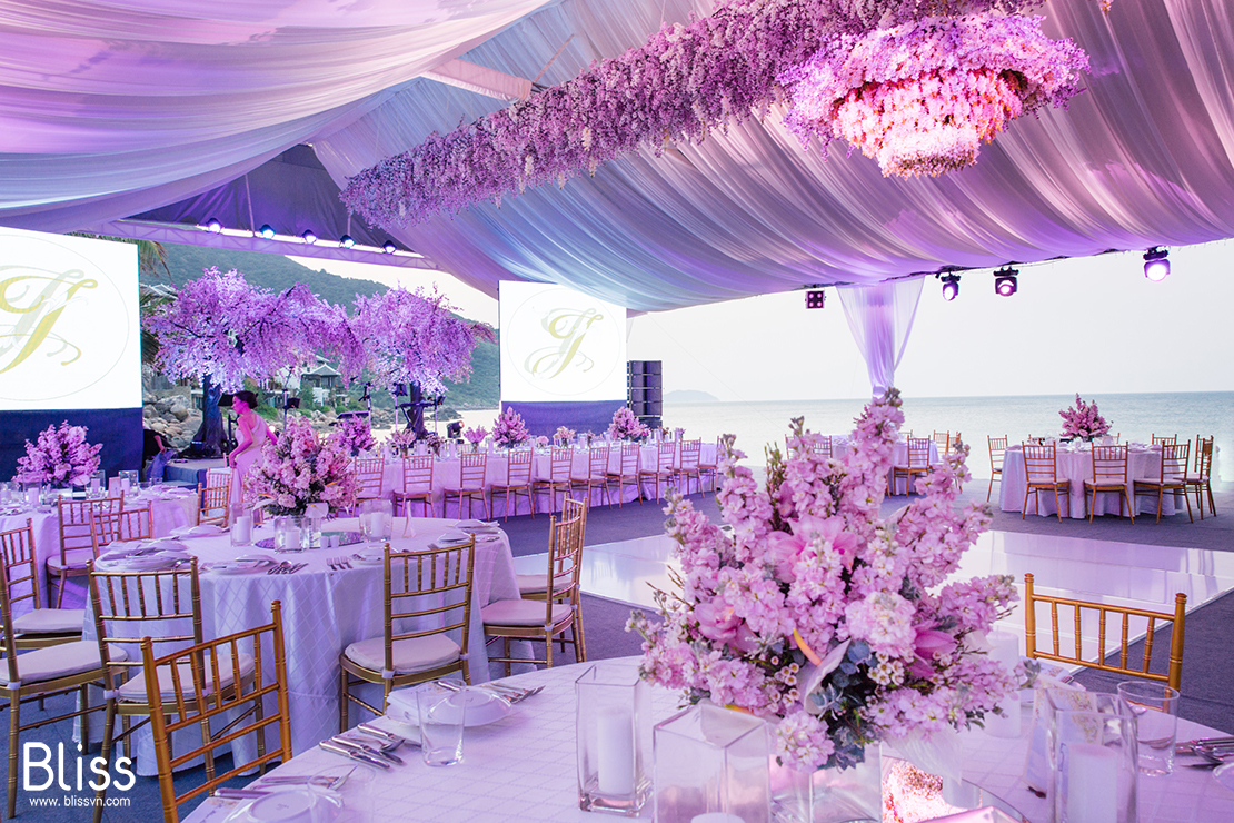tiệc cưới bãi biển ngoài trời đà nẵng bliss wedding planner Việt Nam