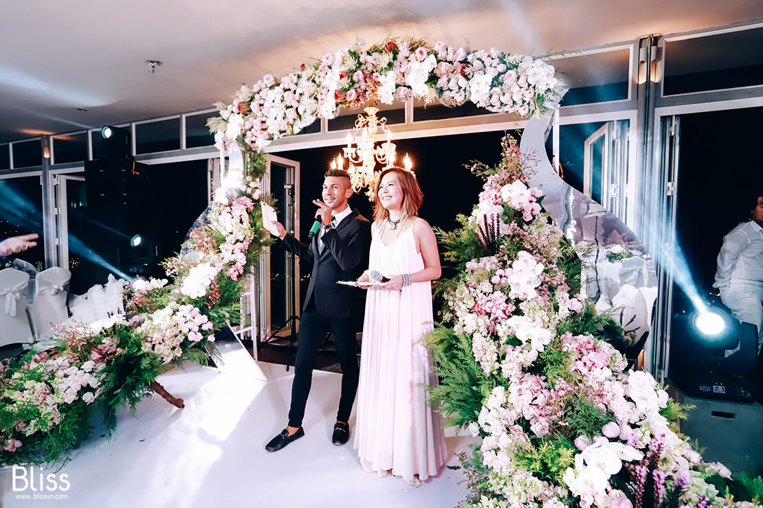 trang trí cổng hoa cưới cao cấp the deck sài gòn by bliss wedding planner Việt Nam