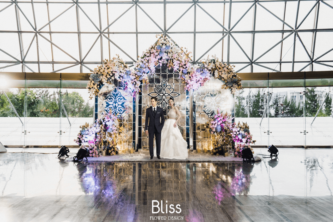 trang trí hoa tươi backdrop tiệc cưới tại pullman vũng tàu, bliss flower design, wedding backdrop decor,