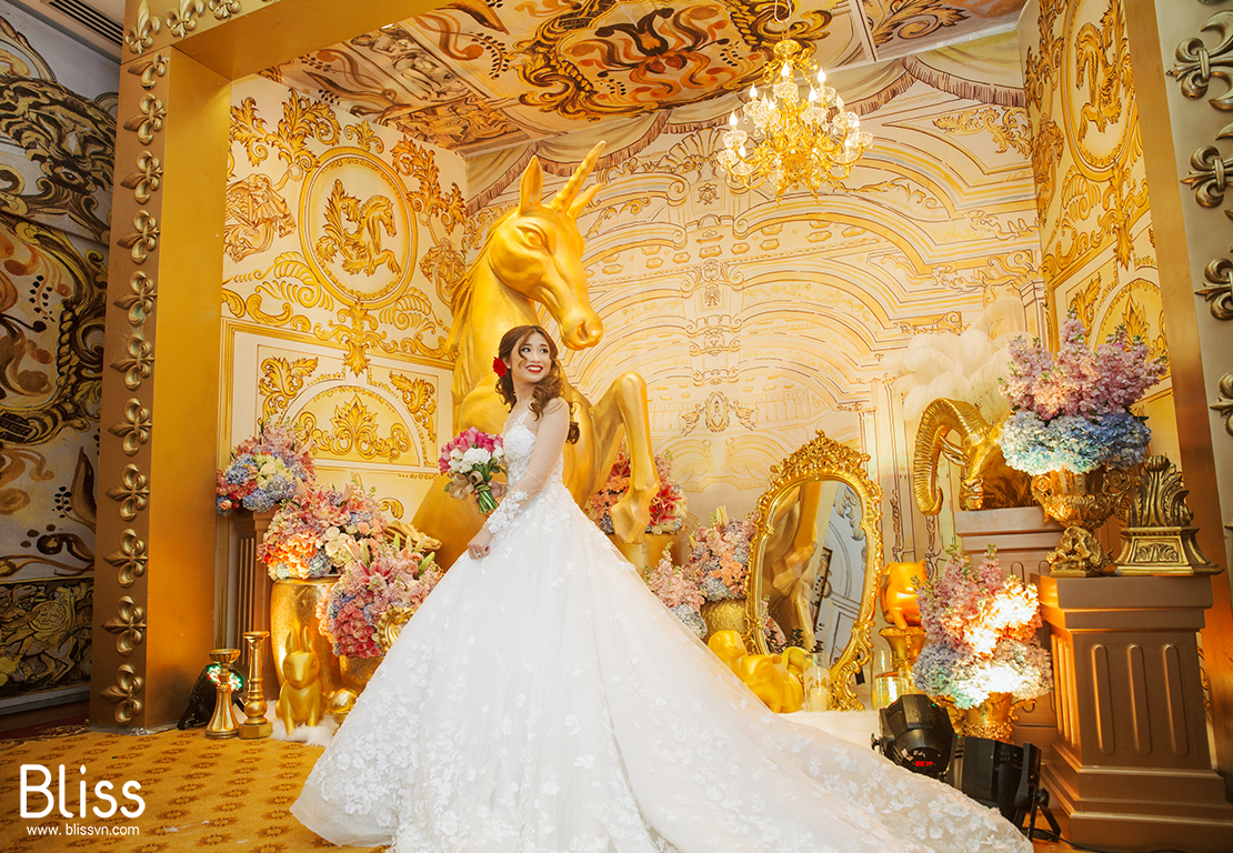 luxury wedding ceremony in park hyatt saigon by bliss wedding planner vietnam
