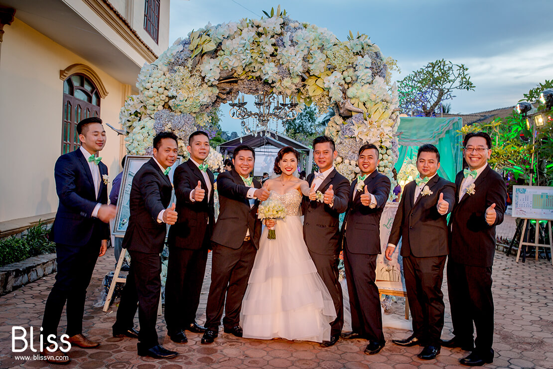 trang trí cổng hoa cưới ngoài trời bliss wedding Việt Nam