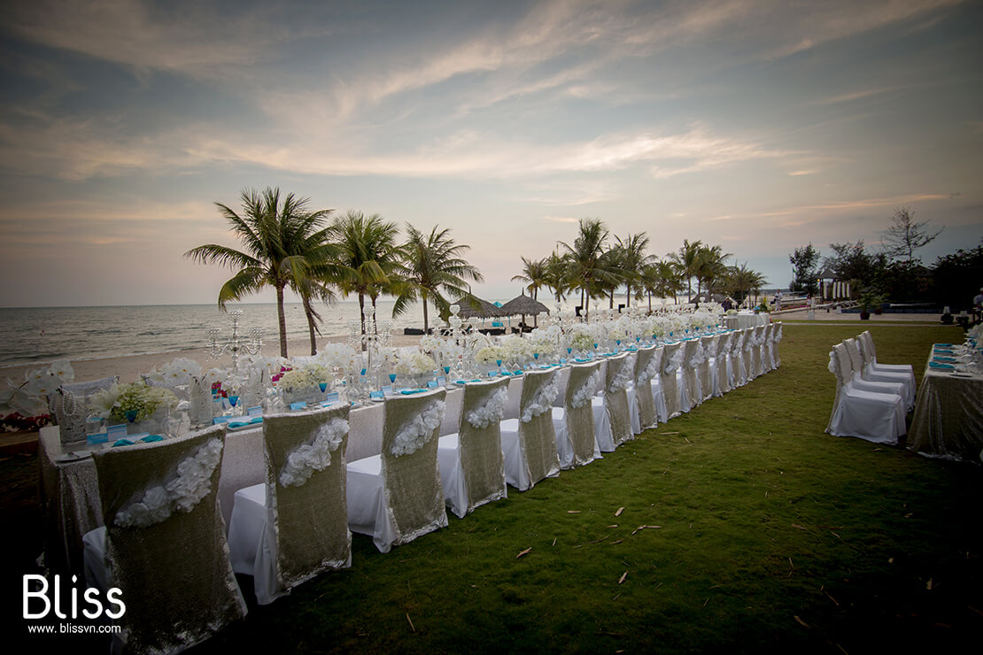 tiệc cưới bãi biển bliss wedding planner việt nam, destination beach wedding in phan thiet mui ne vietnam,