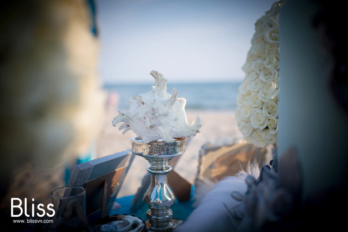 trang trí tiệc cưới bãi biển ngoài trời bliss wedding planner, destination beach wedding in phan thiet mui ne vietnam,