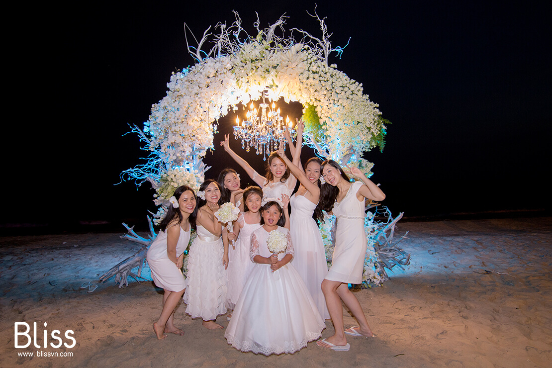 tiệc kỉ niệm ngày cưới tại bãi biển bliss wedding planner việt nam