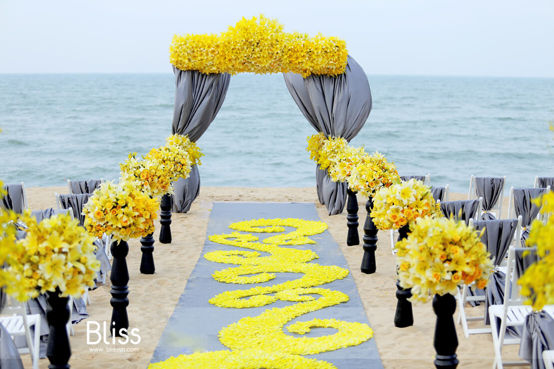 destination beach wedding in vietnam by bliss wedding planner việt nam