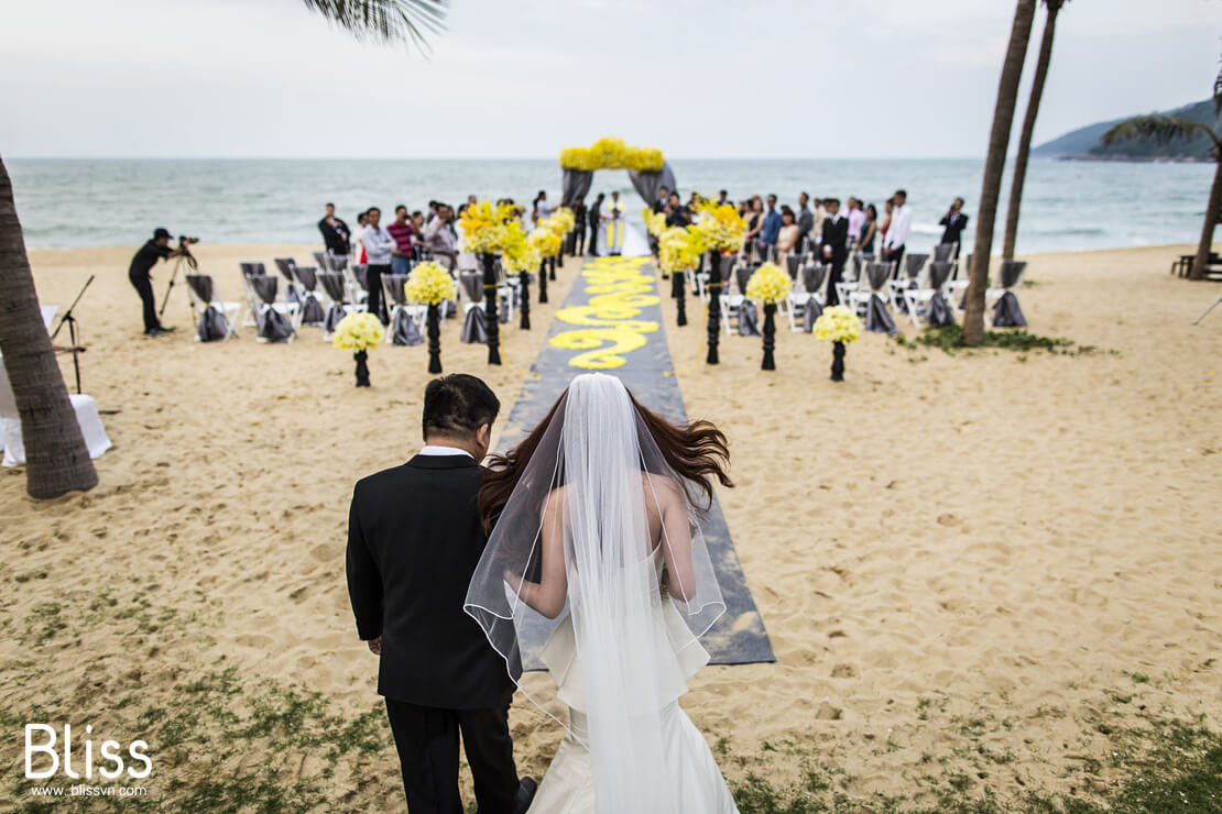 trang trí tiệc cưới bãi biển intercontinental đà nẵng bliss wedding planner việt nam