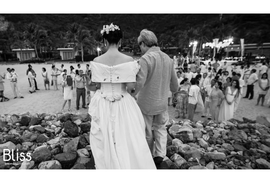 trang trí tiệc cưới bãi biển mia resort nha trang bliss wedding planner, destination beach wedding in nha trang vietnam