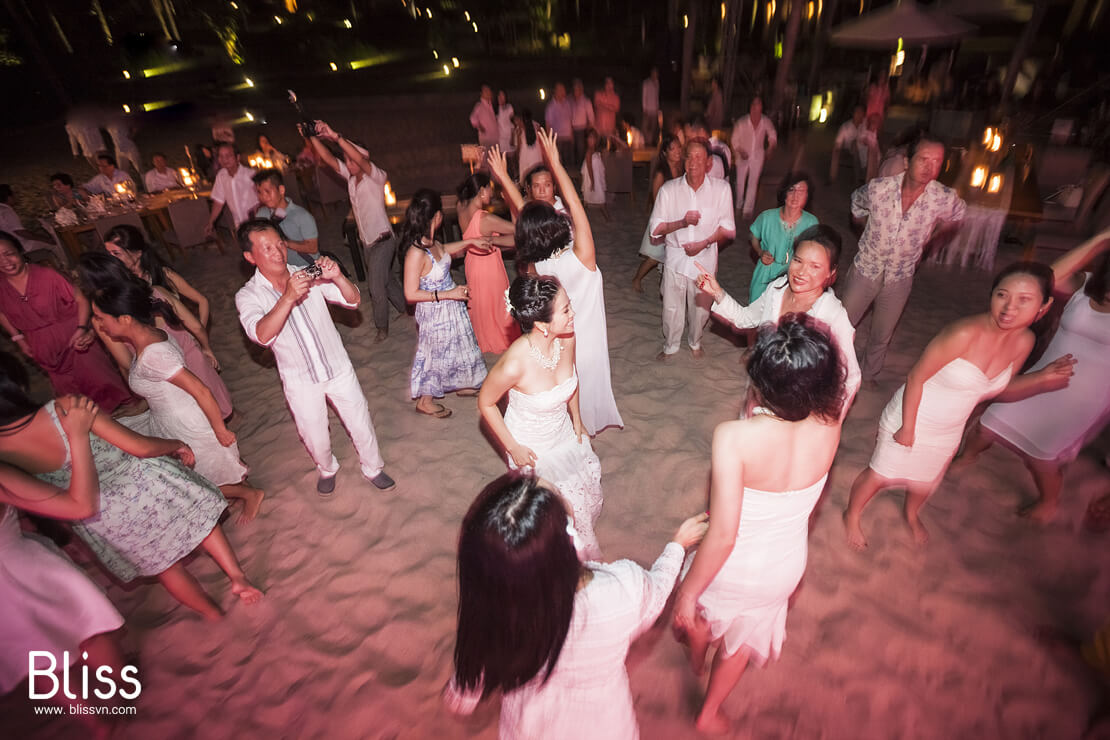 trang trí tiệc cưới bãi biển mia resort nha trang bliss wedding planner, destination beach wedding in nha trang vietnam