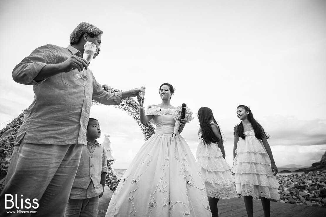 beach wedding ceremony in mia resort vietnam bliss wedding planner, tiệc cưới bãi biển mia resort nha trang việt nam,