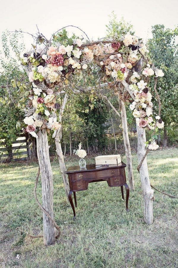 Xu hướng cổng hoa cưới mộc