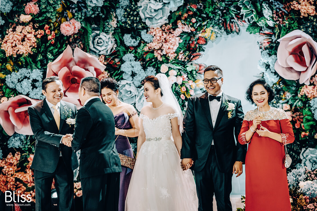 trang trí tiệc cưới cao cấp tại the reverie saigon bliss wedding planner việt nam