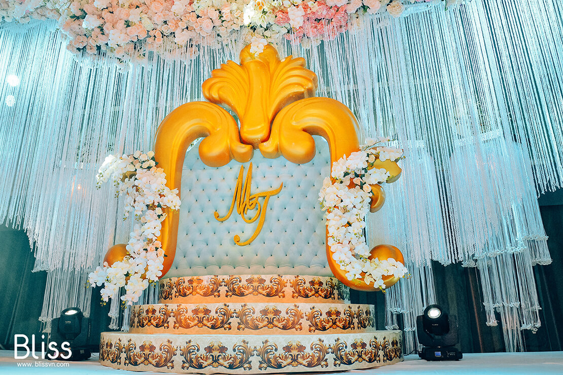 luxury wedding in the reverie saigon vietnam by bliss wedding planner vietnam