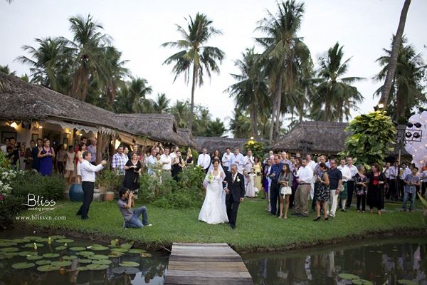 Có nên tổ chức tiệc cưới quy mô lớn?