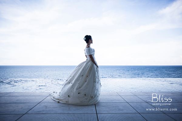 Tổ chức tiệc cưới: Kinh nghiệm chọn váy cưới