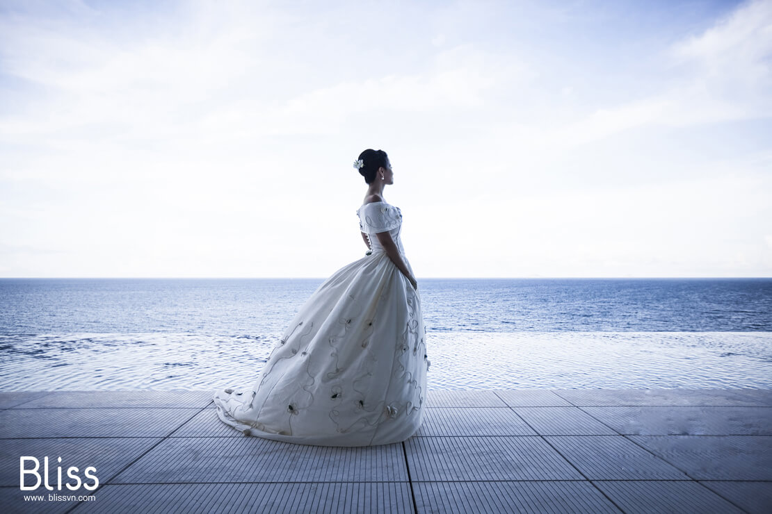 Impressive destination wedding in Ha Long Bay