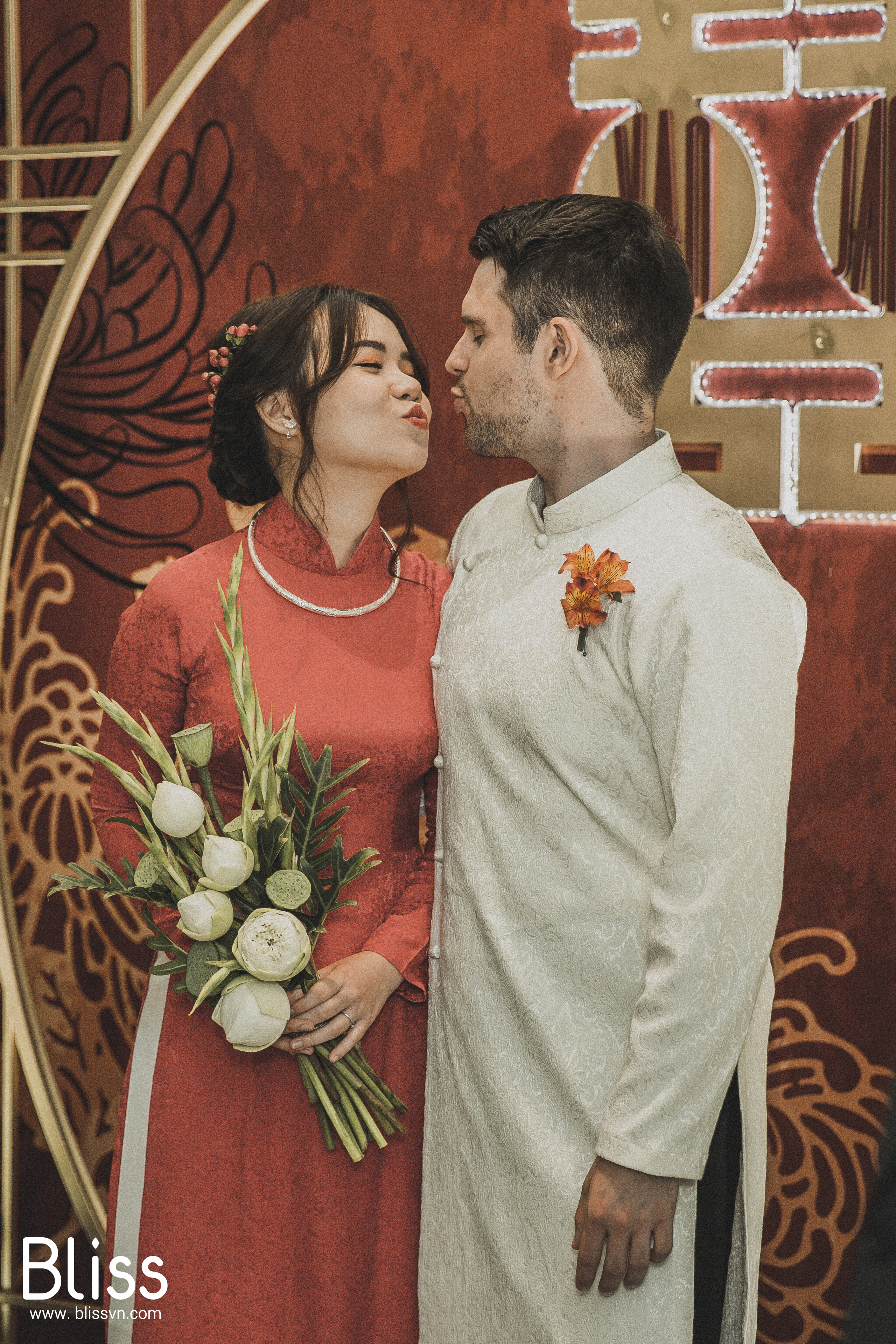 REAL WEDDING: Oriental Saga - lễ cưới tone đỏ vàng đồng đậm nét phương Đông