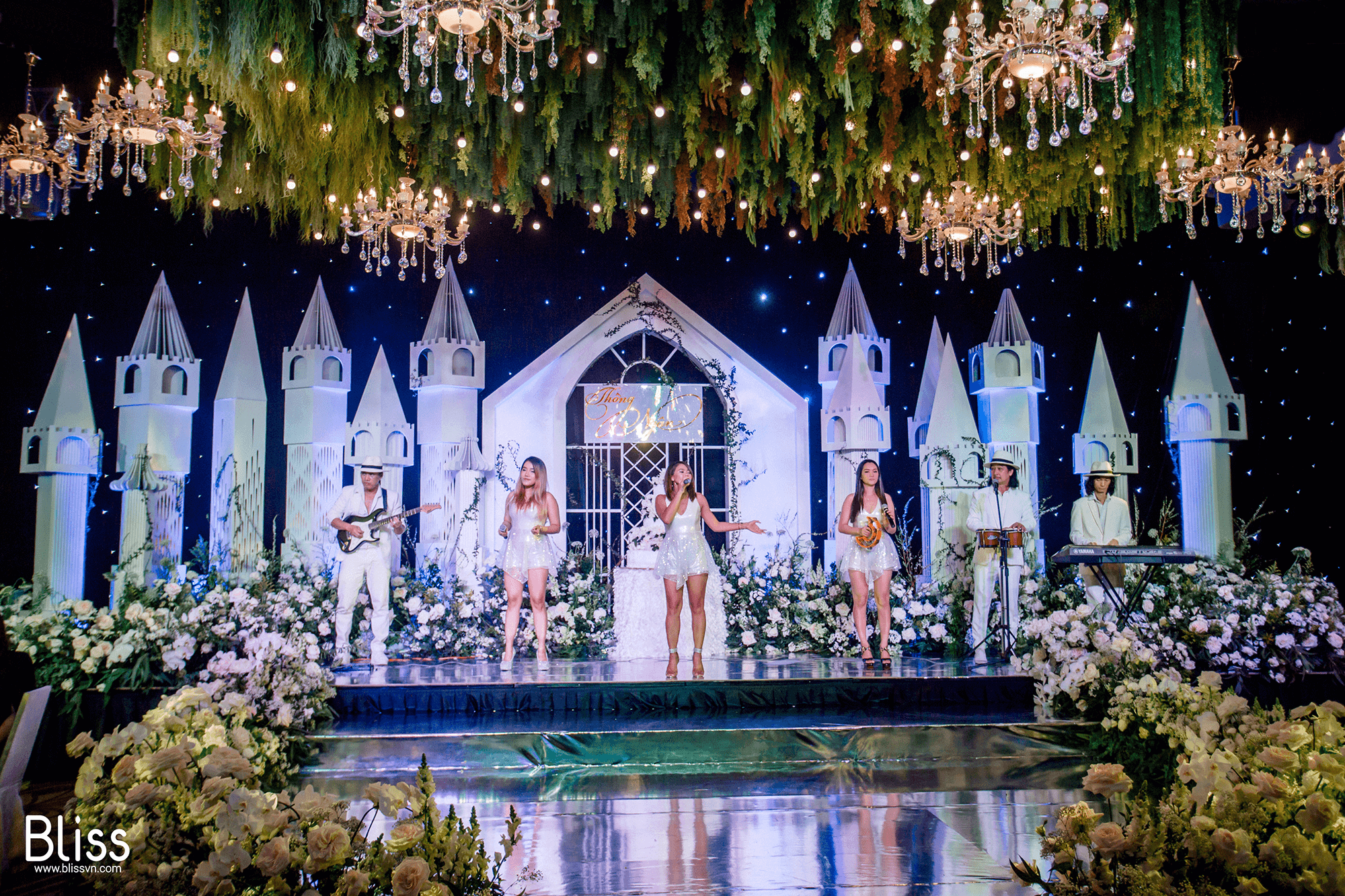 castle wedding decoration vietnam, trang trí tiệc cưới cao cấp, bliss wedding planner vietnam