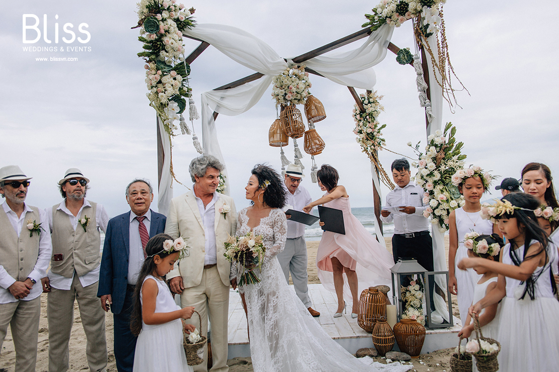 Tổ chức tiệc cưới bãi biển tại Four Seasons The Nam Hải - Hội An, Đà Nẵng