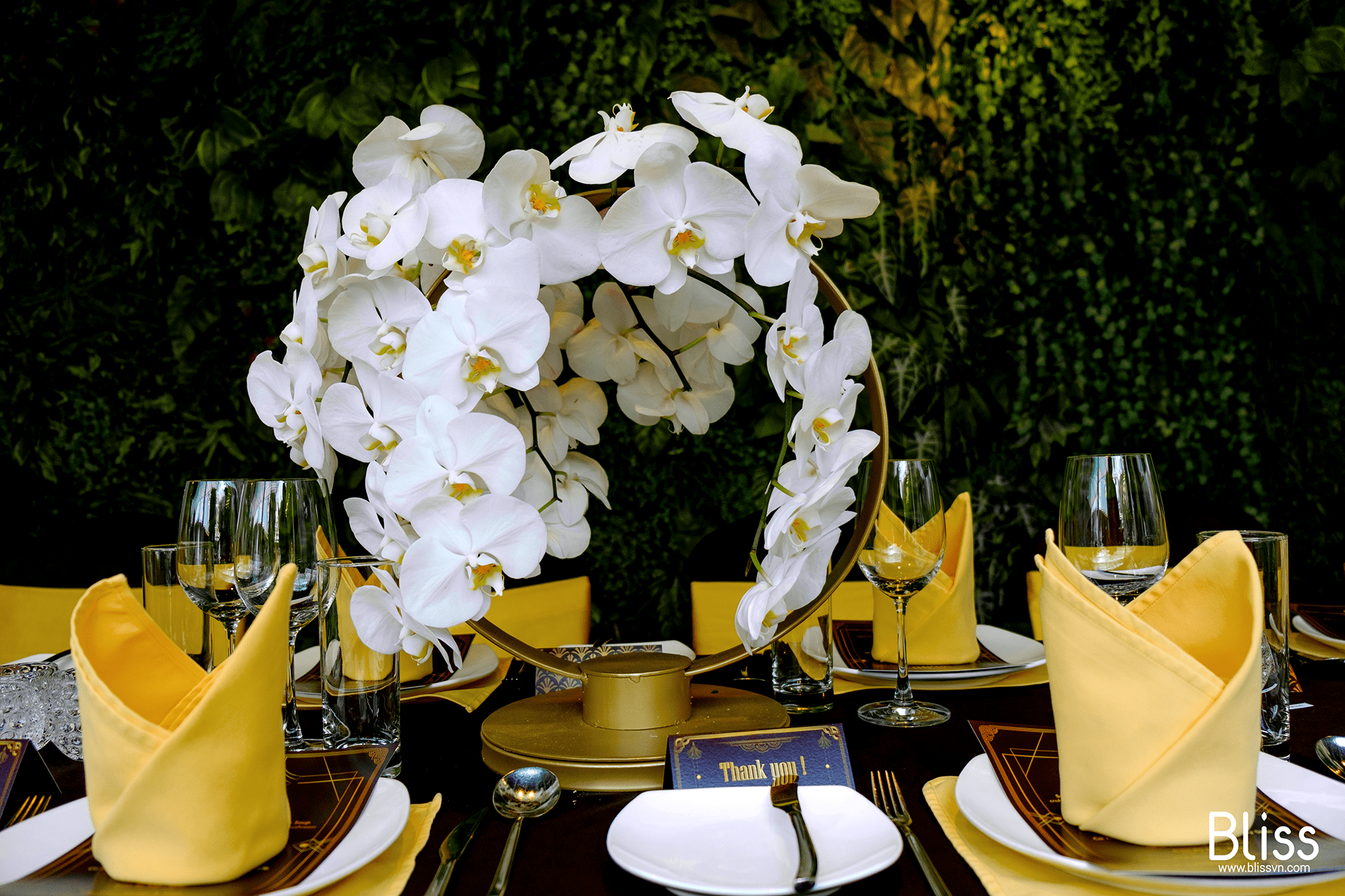 trang trí hoa tươi bàn tiệc, flower design vietnam,