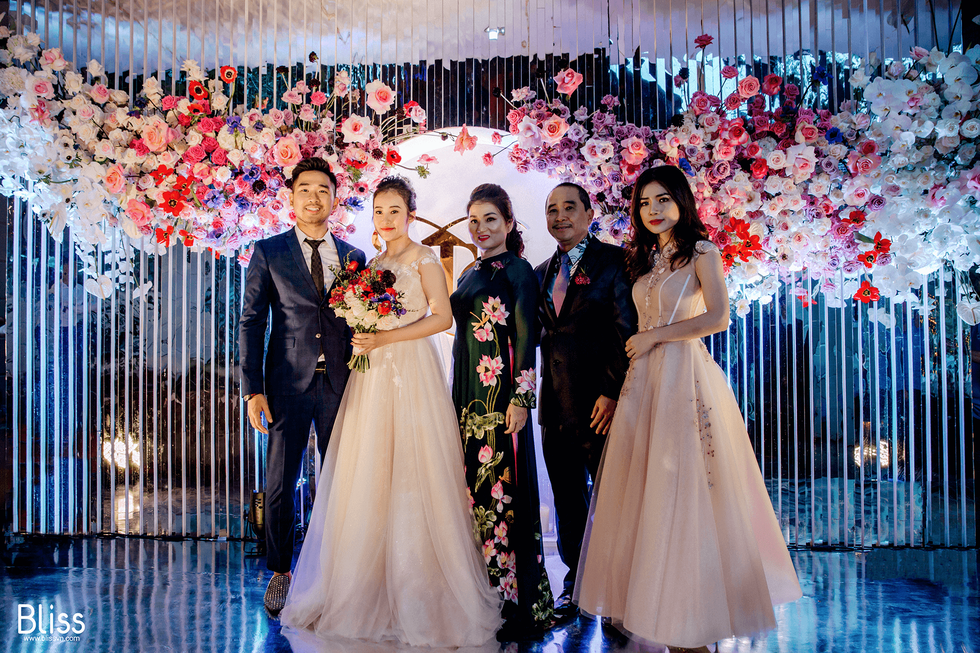 REAL WEDDING: Rosé Alfresco Wedding Ceremony Decoration