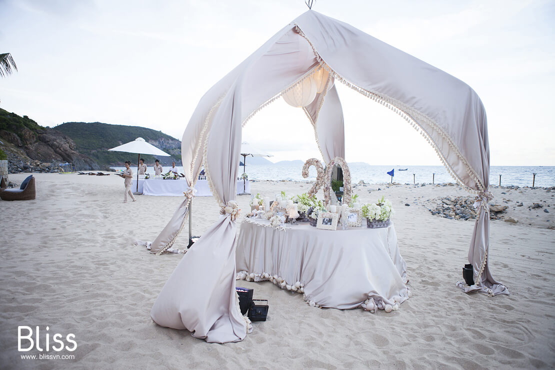 tiệc cưới ở bãi biển Nha Trang