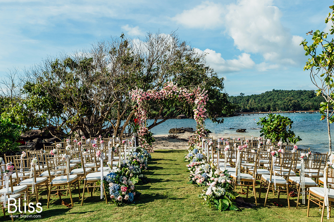 Beach wedding in phan thiet