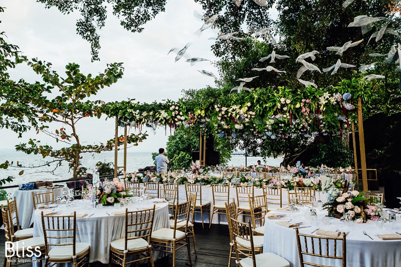 beach wedding in Phu Quoc