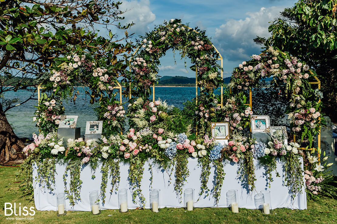 beach wedding in Phu Quoc