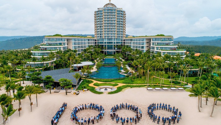 beach wedding in Phu Quoc