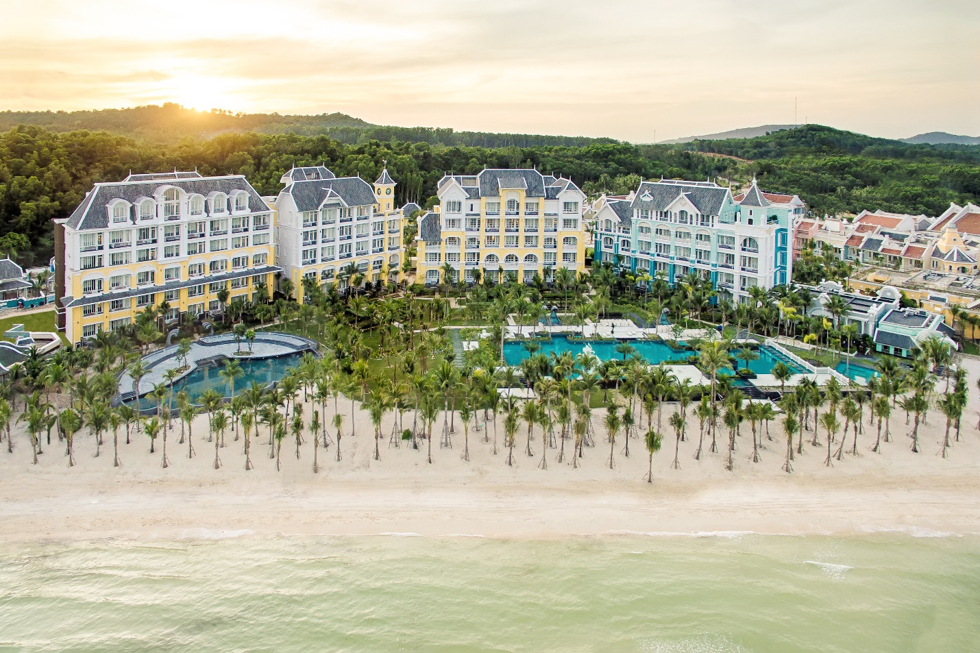 beach wedding in Phu Quoc