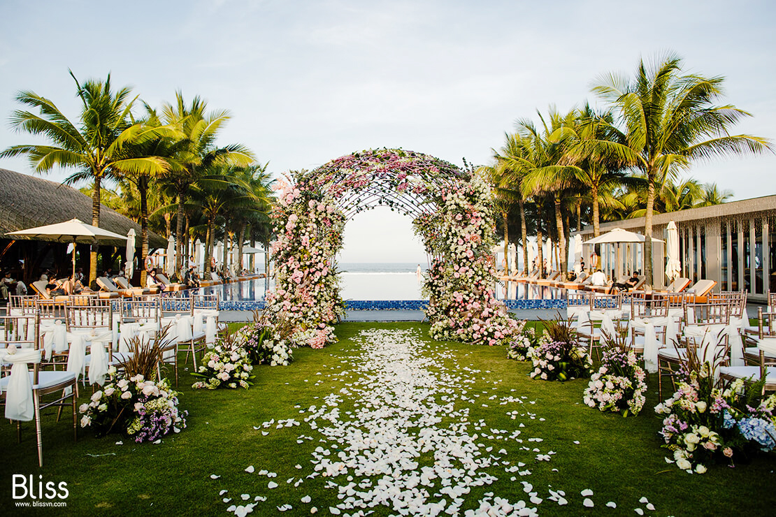 Vietnam beach wedding decoration