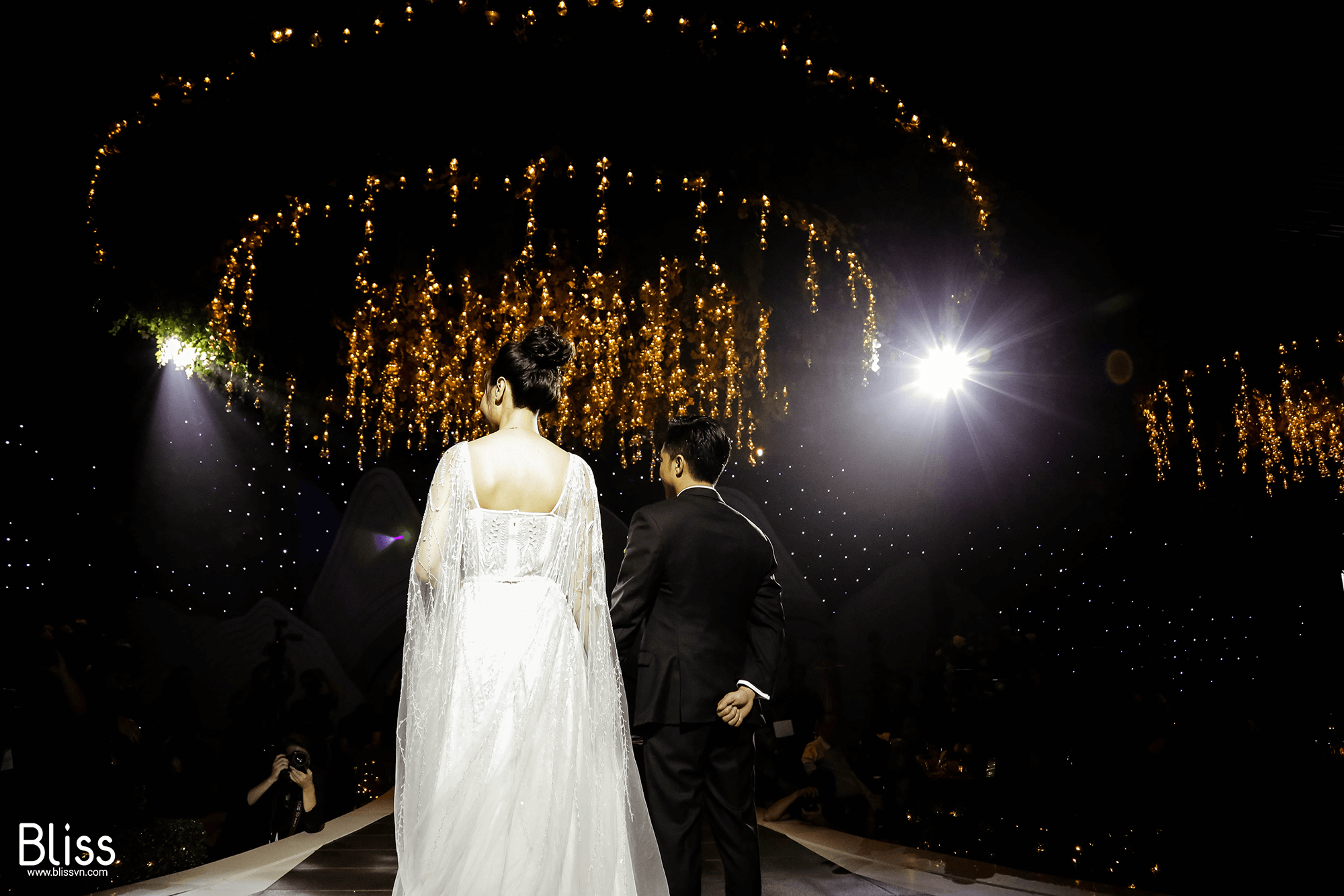 đám cưới cường đô la - hệ thống thả trần tiệc cưới- bliss wedding vietnam