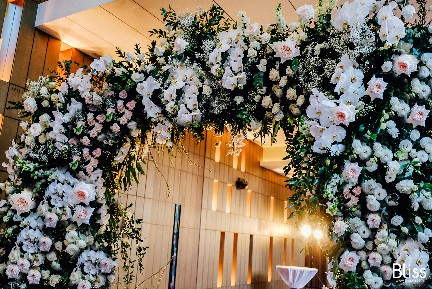 Cổng hoa tươi - trang trí tiệc cưới