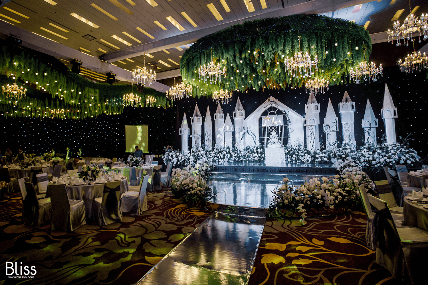 Hệ thống thả trần - Bliss Wedding Planner