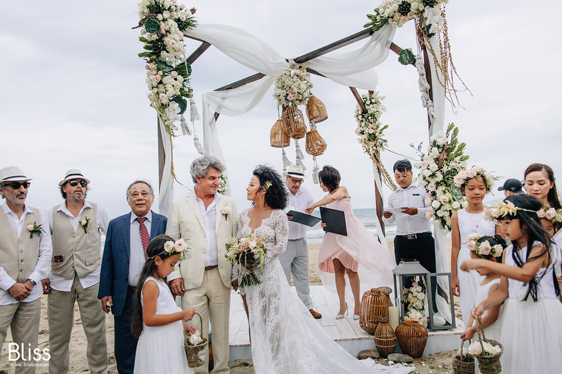 vietnam destination wedding in four season the nam hai hoi an