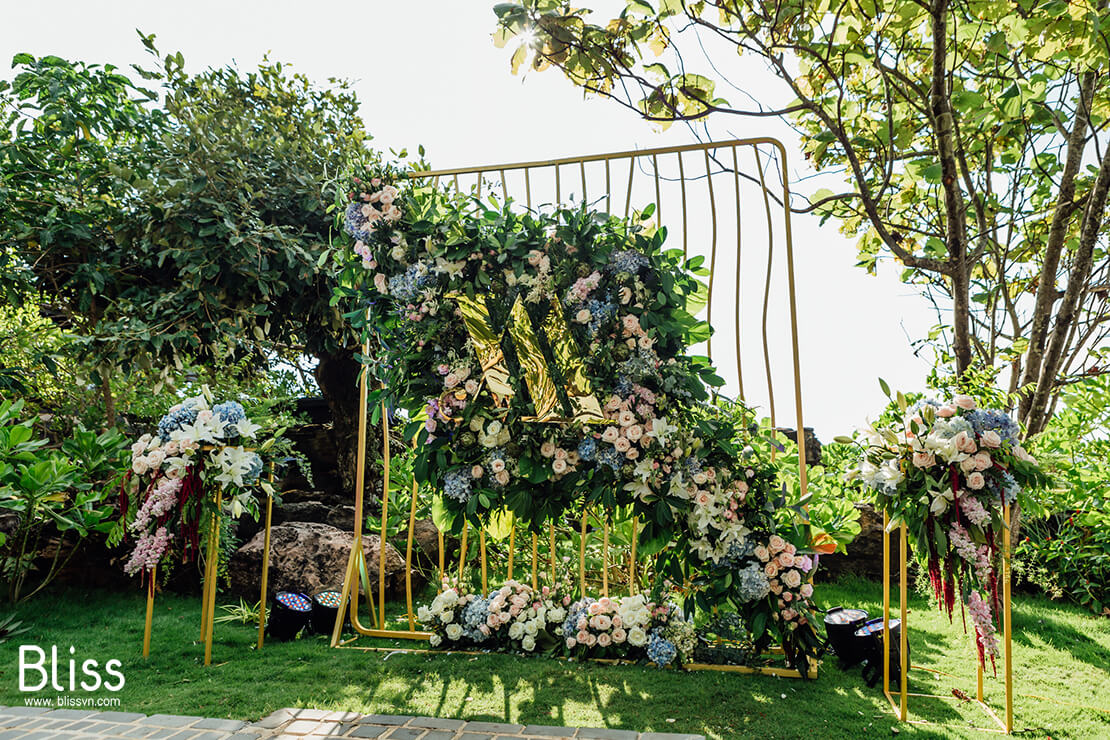 beach wedding decoration in phu quoc island