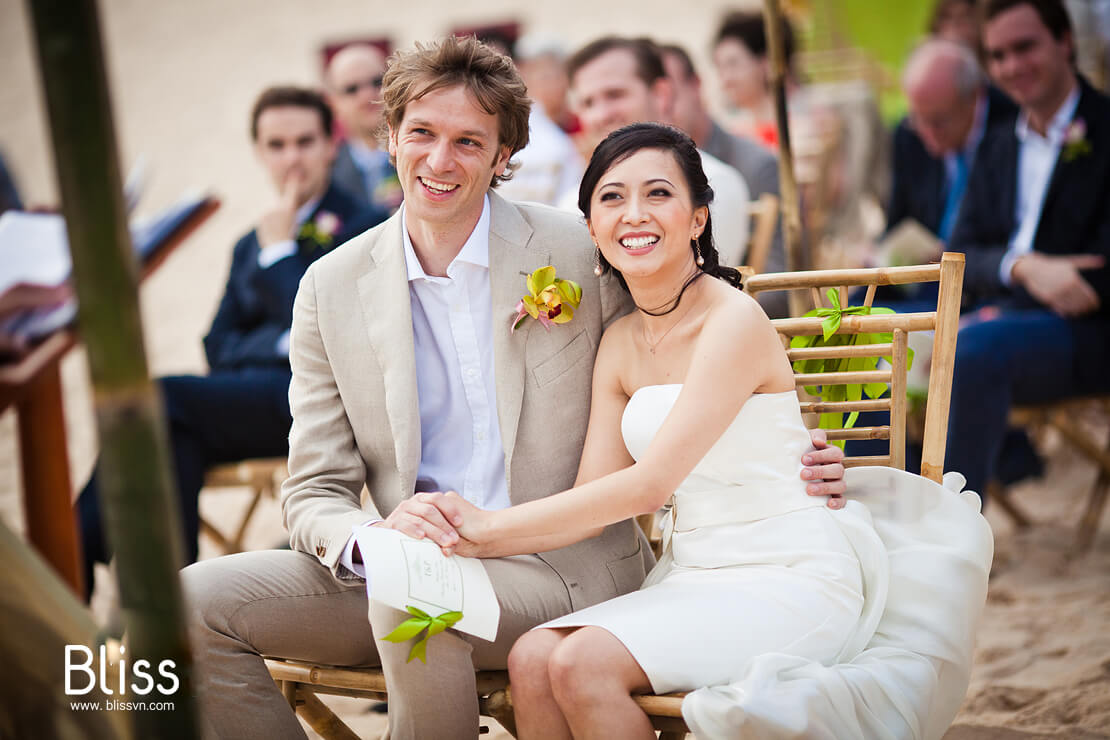 beach wedding in Mui Ne Vietnam