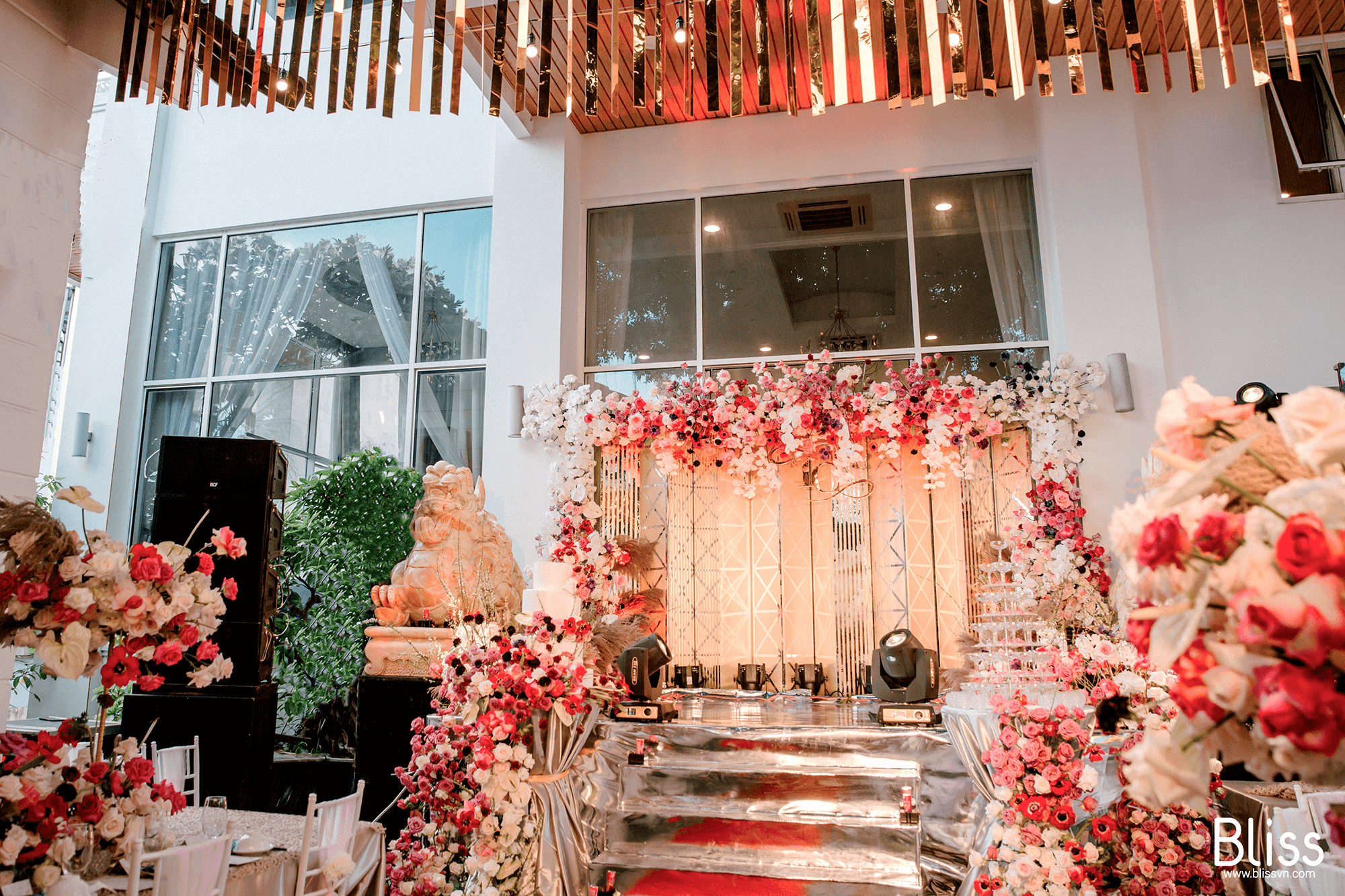 Trang trí sân khấu tiệc cưới tại nhà - by Bliss wedding planner