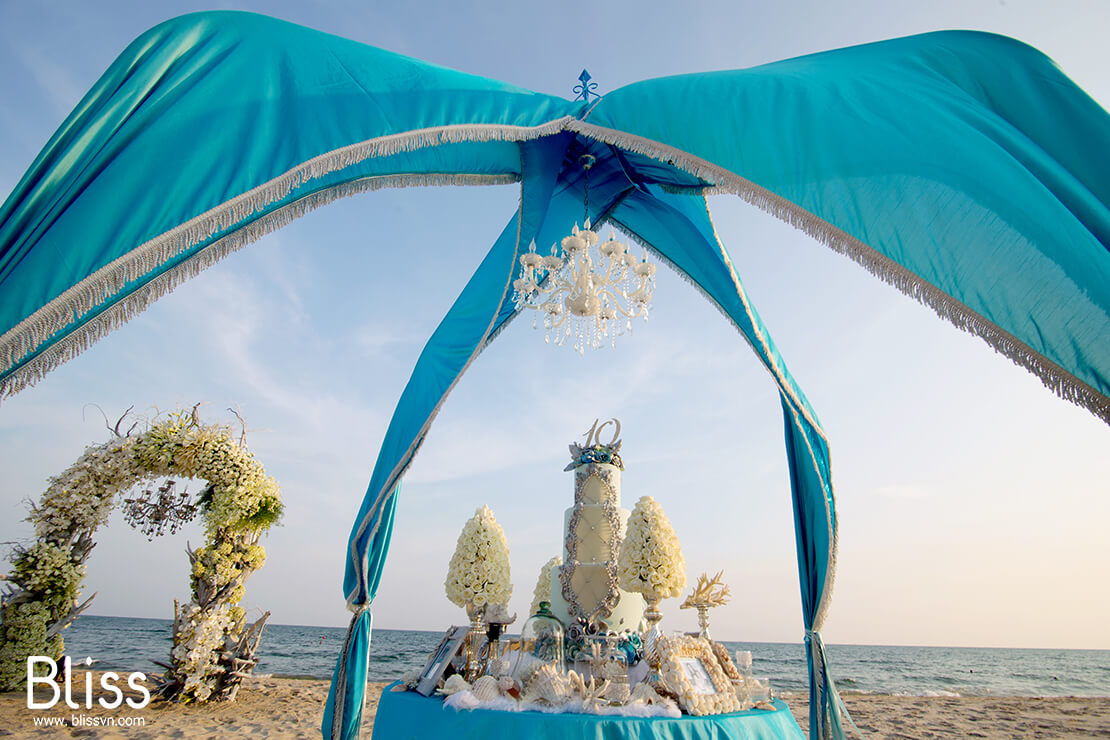 A romantic destination wedding in Mui Ne
