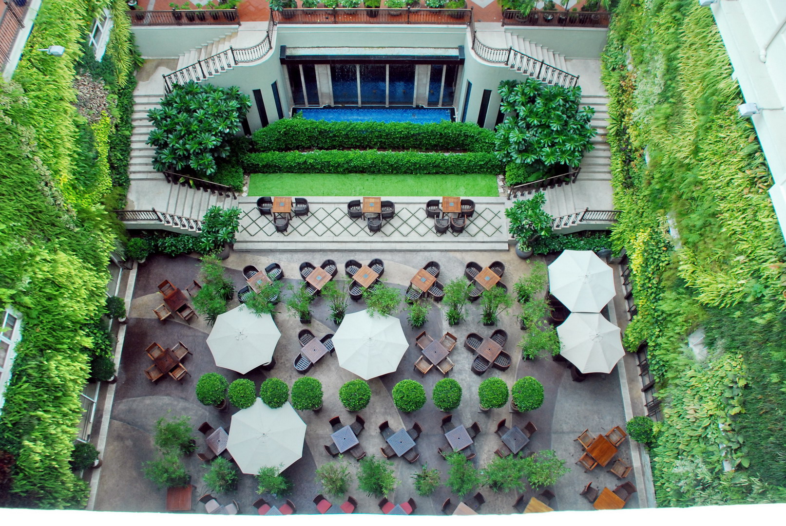 Rex hotel - Địa điểm tổ chức tiệc cưới ngoài trời tại TP.HCM Rex hotel - Địa điểm tổ chức tiệc cưới ngoài trời tại TP.HCM